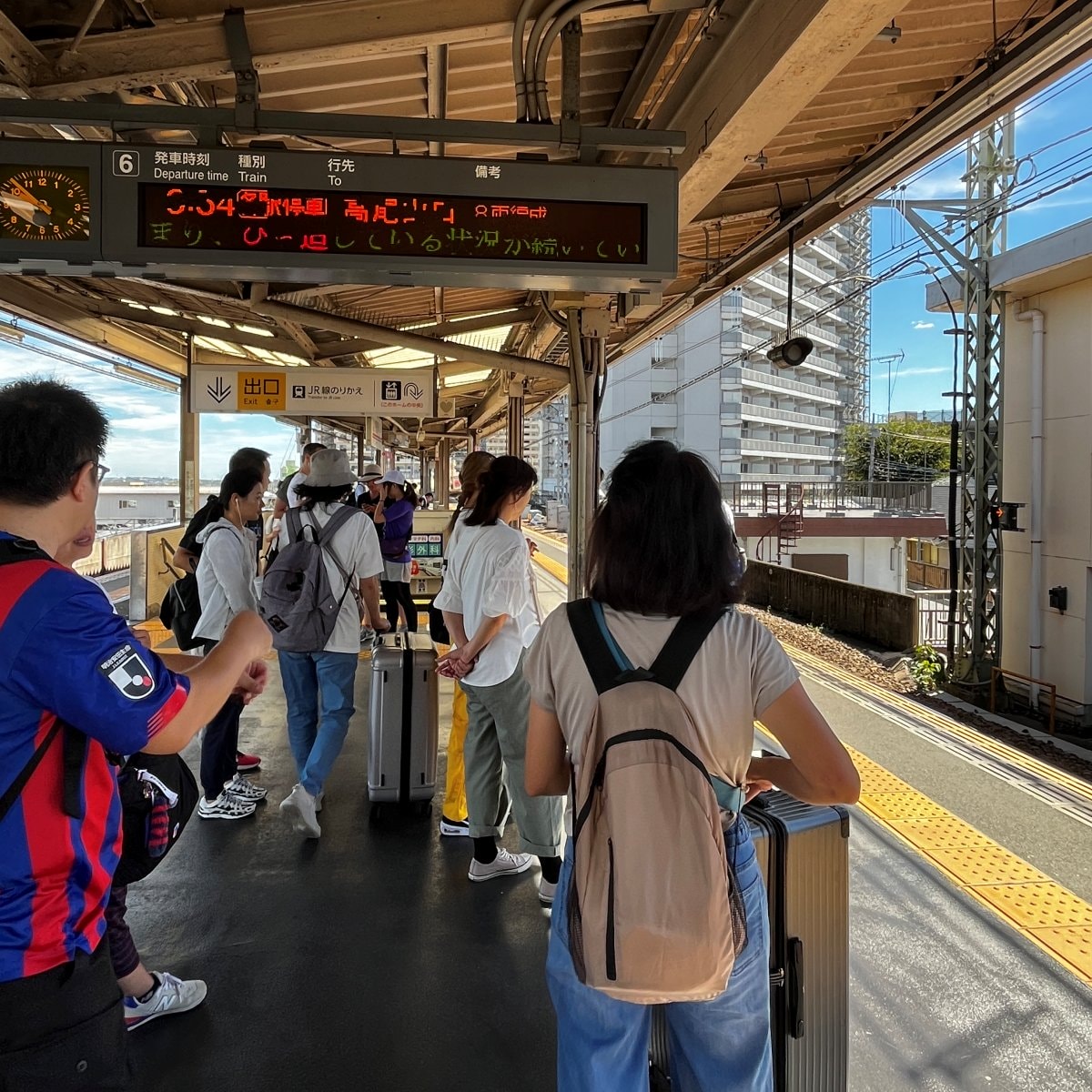 高尾山一日遊 | 從富士山河口湖出發的交通攻略、行李寄放服務,搭乘覽車、吊椅輕鬆上山參拜藥王院,享受自然芬多精 - 第4張圖
