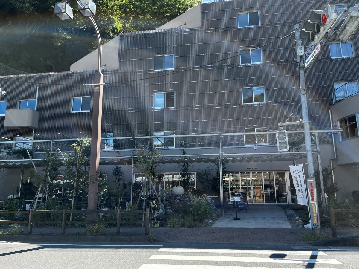 高尾山一日遊 | 從富士山河口湖出發的交通攻略、行李寄放服務,搭乘覽車、吊椅輕鬆上山參拜藥王院,享受自然芬多精 - 第12張圖