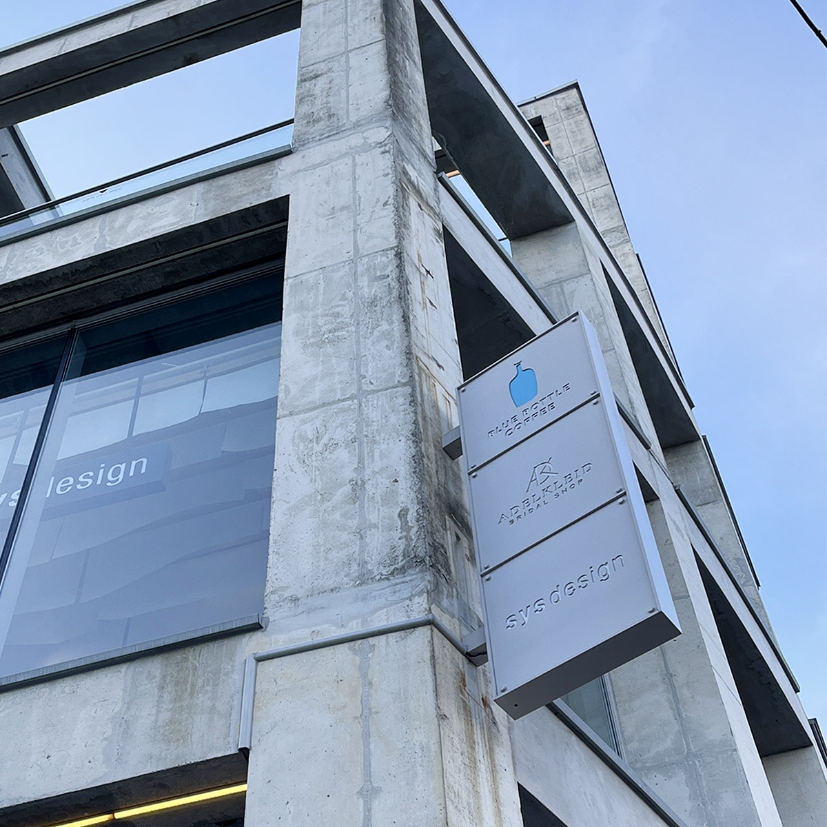 藍瓶咖啡釜山民樂店 Blue Bottle Busan Millak Cafe｜水營江景第一排，新世界百貨散步15分鐘河景咖啡攻略與必喝冰拿鐵