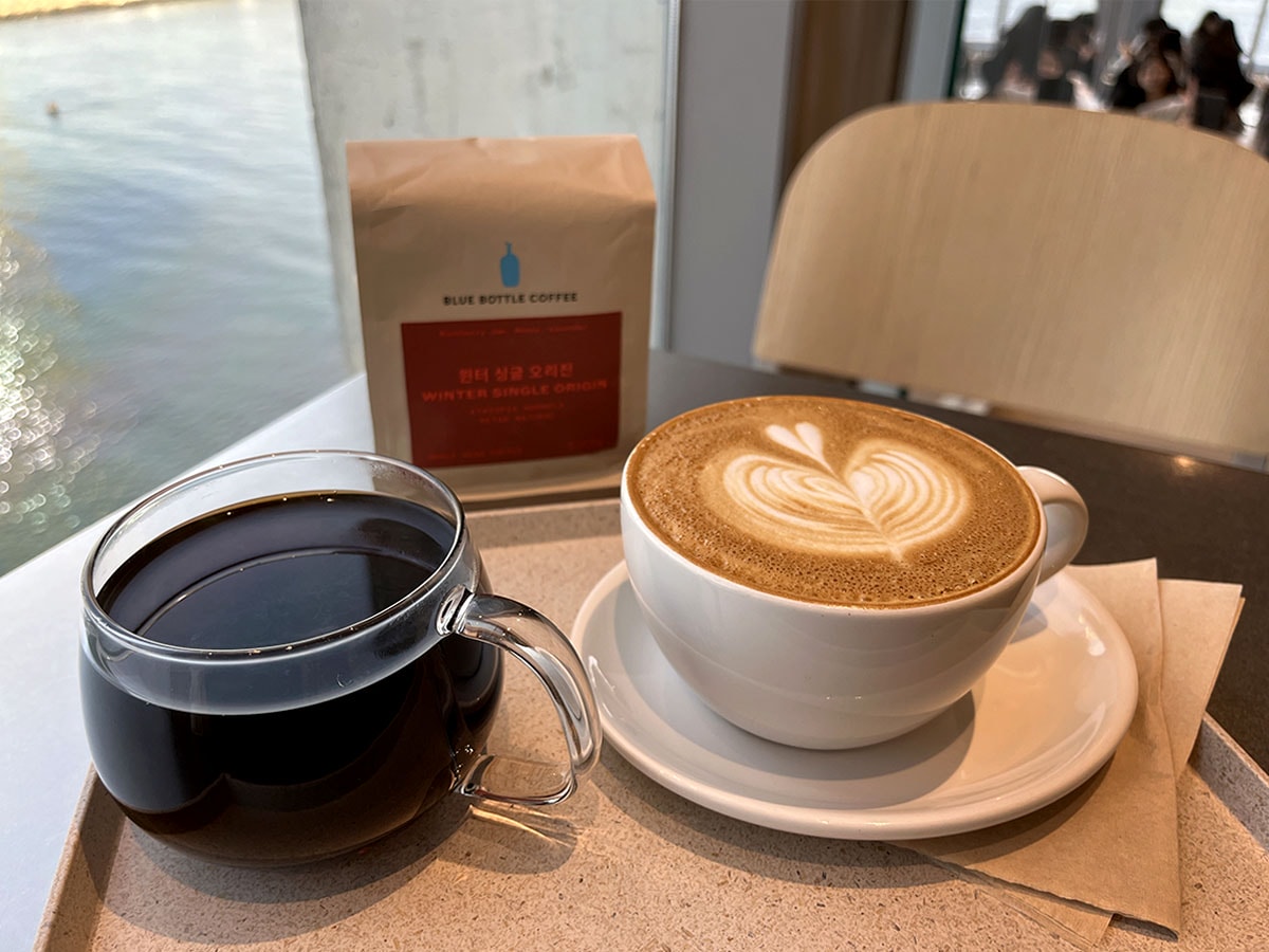 藍瓶咖啡釜山民樂店 Blue Bottle Busan Millak Cafe｜水營江景第一排，新世界百貨散步15分鐘河景咖啡攻略與必喝冰拿鐵