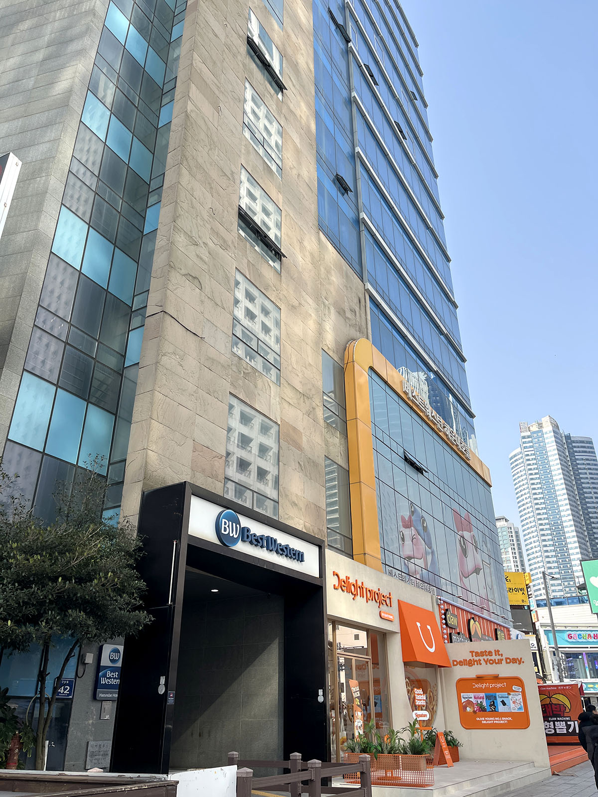 釜山住宿推薦 | 海雲台 Best Western 最佳西方酒店，四人房空間寬敞，走路 3 分鐘到海灘、對面就是海雲台傳統市場！
