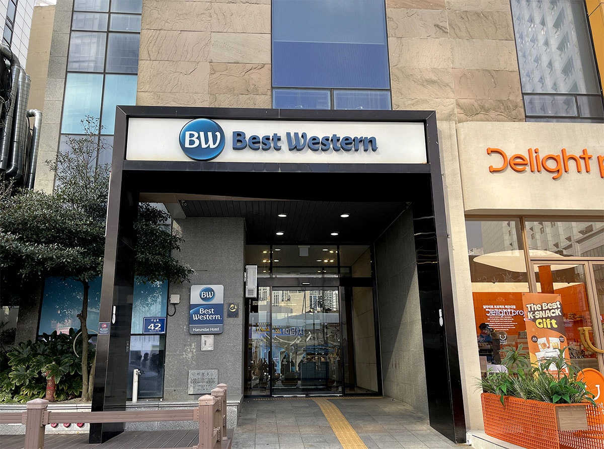 釜山住宿推薦 | 海雲台 Best Western 最佳西方酒店，四人房空間寬敞，走路 3 分鐘到海灘、對面就是海雲台傳統市場！