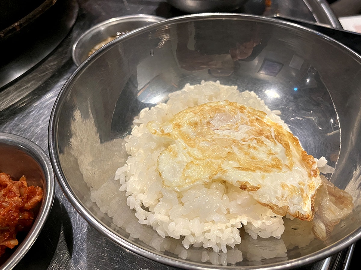 釜山燒肉推薦|海雲台伍班長烤肉,高CP值韓式燒肉,人均 500 元吃超飽!必點厚切豬五花、牛肋條、黃金蒸蛋一次吃 - 第23張圖 釜山燒肉推薦|海雲台伍班長烤肉,高CP值韓式燒肉,人均 500 元吃超飽!必點厚切豬五花、牛肋條、黃金蒸蛋一次吃