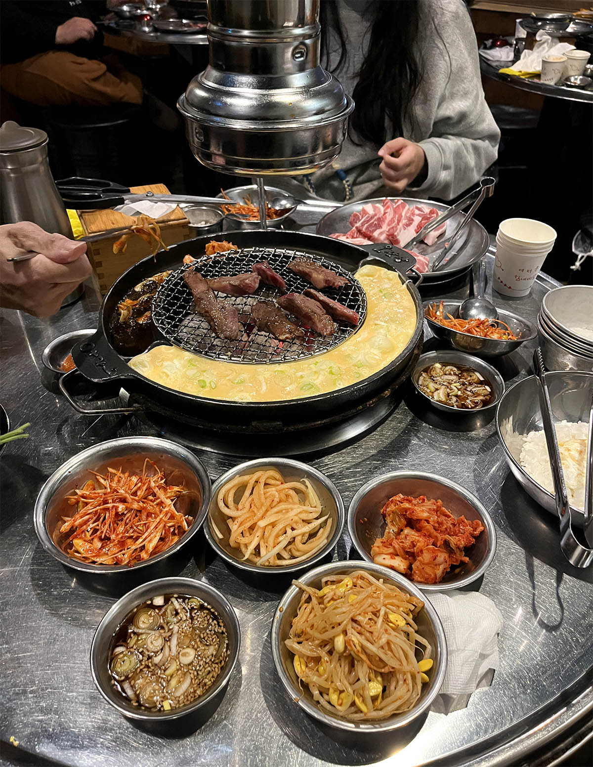 釜山燒肉推薦|海雲台伍班長烤肉,高CP值韓式燒肉,人均 500 元吃超飽!必點厚切豬五花、牛肋條、黃金蒸蛋一次吃 - 第11張圖 釜山燒肉推薦|海雲台伍班長烤肉,高CP值韓式燒肉,人均 500 元吃超飽!必點厚切豬五花、牛肋條、黃金蒸蛋一次吃