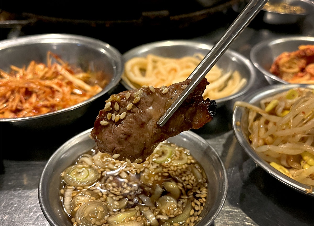 釜山燒肉推薦|海雲台伍班長烤肉,高CP值韓式燒肉,人均 500 元吃超飽!必點厚切豬五花、牛肋條、黃金蒸蛋一次吃 - 第20張圖 釜山燒肉推薦|海雲台伍班長烤肉,高CP值韓式燒肉,人均 500 元吃超飽!必點厚切豬五花、牛肋條、黃金蒸蛋一次吃