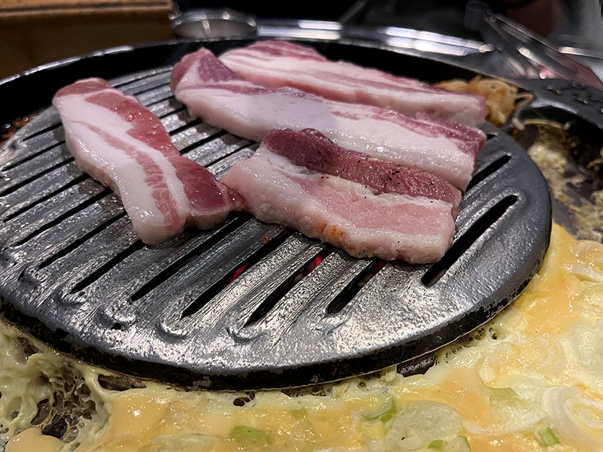 釜山燒肉推薦|海雲台伍班長烤肉,高CP值韓式燒肉,人均 500 元吃超飽!必點厚切豬五花、牛肋條、黃金蒸蛋一次吃 - 第15張圖 釜山燒肉推薦|海雲台伍班長烤肉,高CP值韓式燒肉,人均 500 元吃超飽!必點厚切豬五花、牛肋條、黃金蒸蛋一次吃