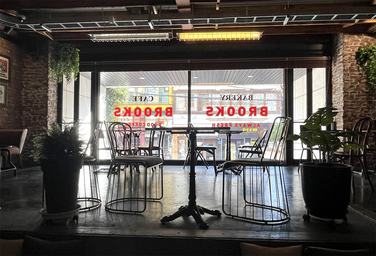 釜山西面站 Brooks 咖啡館 | 工業風設計、每日現烤麵包與優質咖啡，享受放鬆悠閒的早午餐