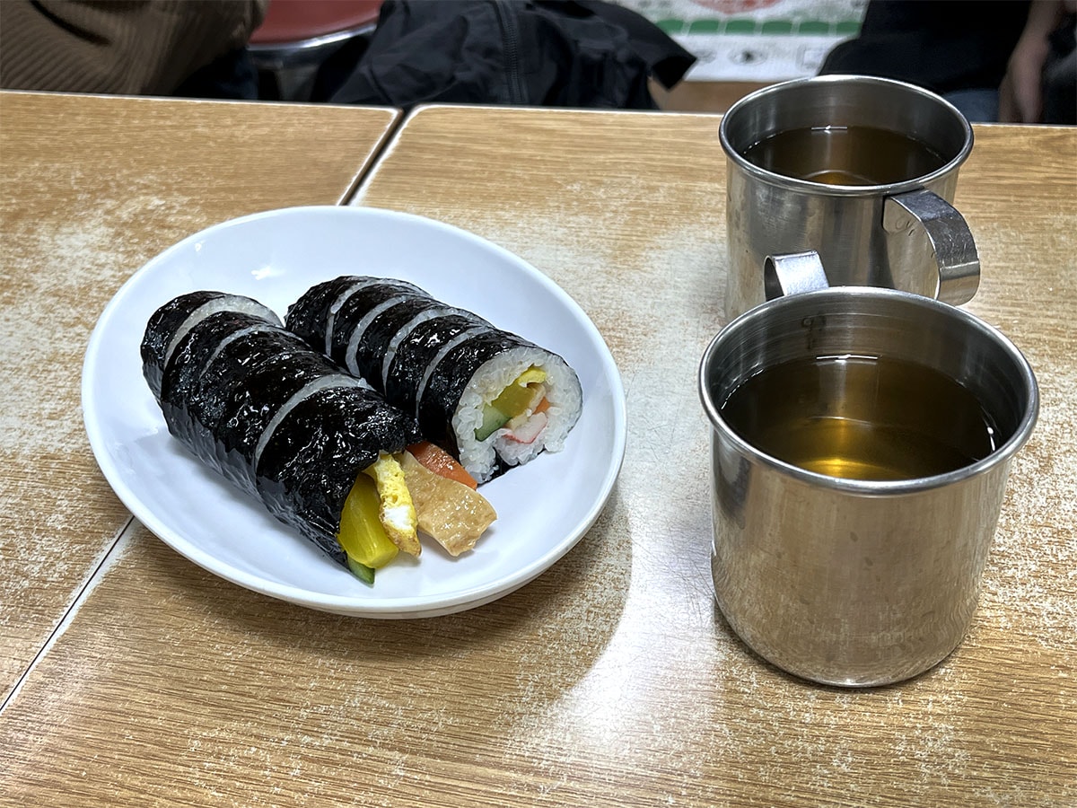 釜山美食｜西面站 기장손칼국수 機張手工刀削麵，在地人排隊名店！刀削麵配韓式飯捲的完美組合