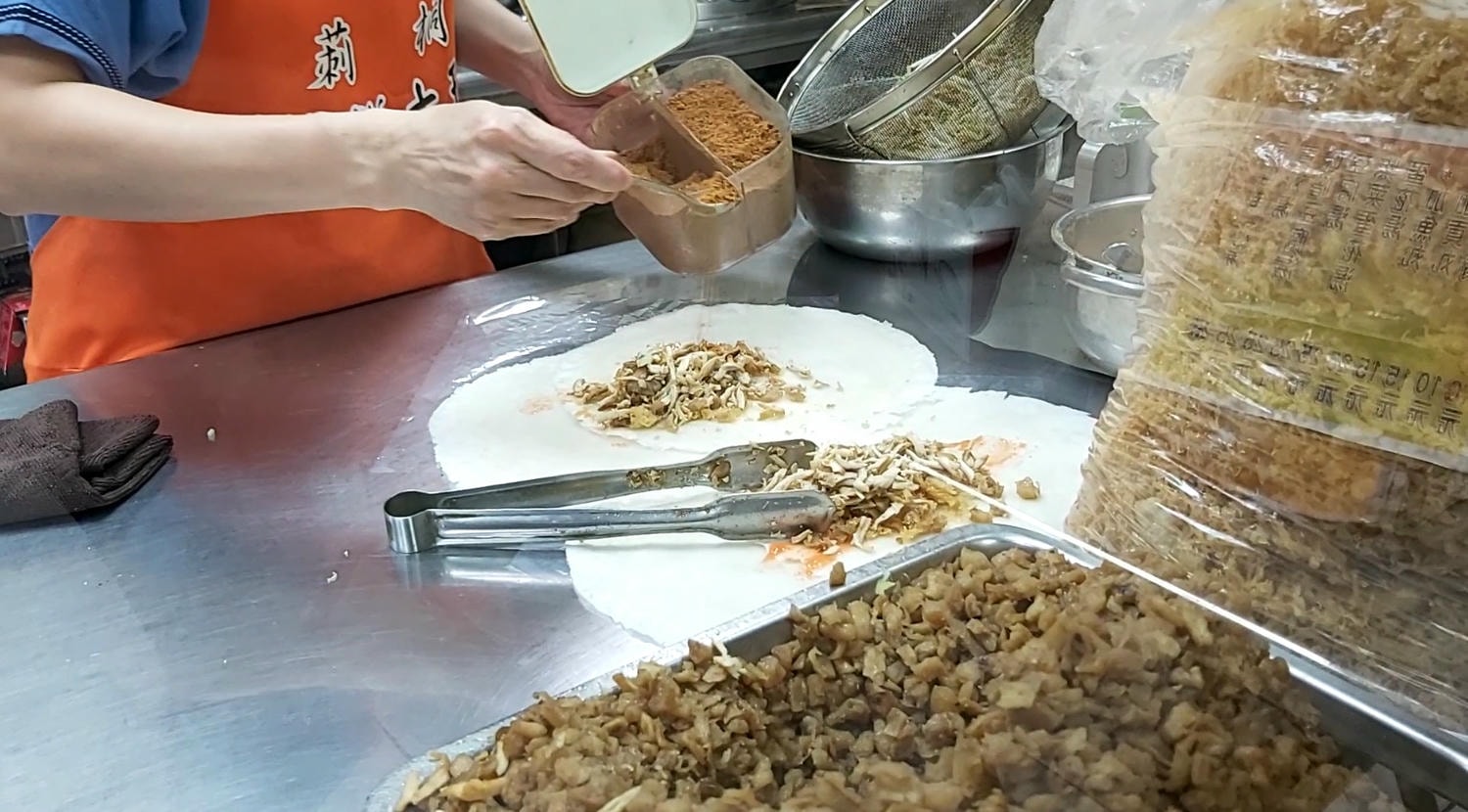 永和頂溪美食推薦｜莿桐潤餅大王，銅板價潤餅排隊名店，清明、尾牙必吃古早味美食