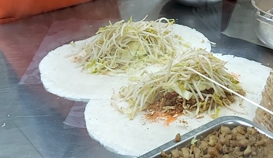 永和頂溪美食推薦｜莿桐潤餅大王，銅板價潤餅排隊名店，清明、尾牙必吃古早味美食