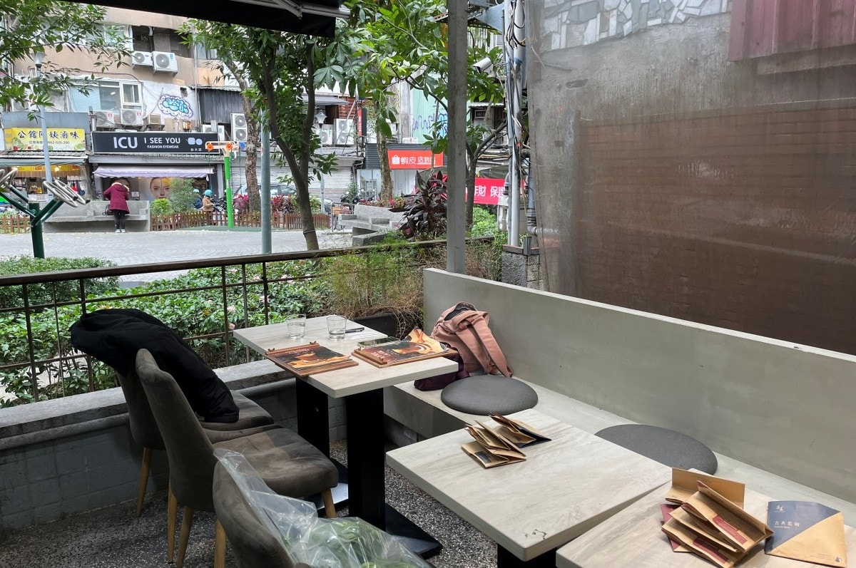 公館不限時咖啡館|湛盧咖啡台大館,單品手沖咖啡與必點法式野菇鹹派,環境舒適好放鬆 - 第9張圖 公館不限時咖啡館|湛盧咖啡台大館,單品手沖咖啡與必點法式野菇鹹派,環境舒適好放鬆
