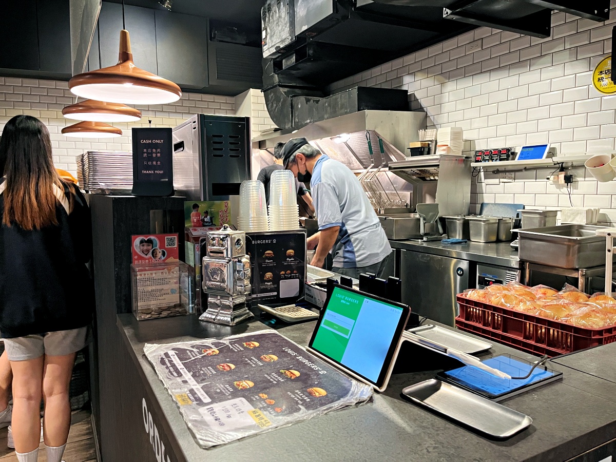 天母美式漢堡|LOUIS’ BURGERS 現煎牛肉堡、雙層招牌必點、飲料無限暢飲超划算! - 第7張圖 天母美式漢堡|LOUIS’ BURGERS 現煎牛肉堡、雙層招牌必點、飲料無限暢飲超划算!