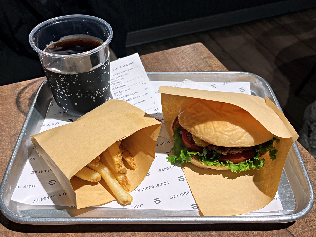 天母美式漢堡|LOUIS’ BURGERS 現煎牛肉堡、雙層招牌必點、飲料無限暢飲超划算! - 第14張圖 天母美式漢堡|LOUIS’ BURGERS 現煎牛肉堡、雙層招牌必點、飲料無限暢飲超划算!
