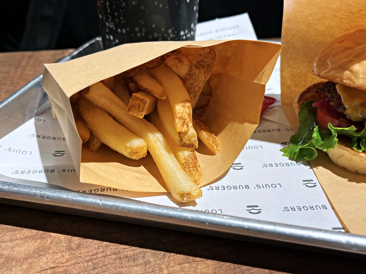 天母美式漢堡|LOUIS’ BURGERS 現煎牛肉堡、雙層招牌必點、飲料無限暢飲超划算! - 第20張圖 天母美式漢堡|LOUIS’ BURGERS 現煎牛肉堡、雙層招牌必點、飲料無限暢飲超划算!