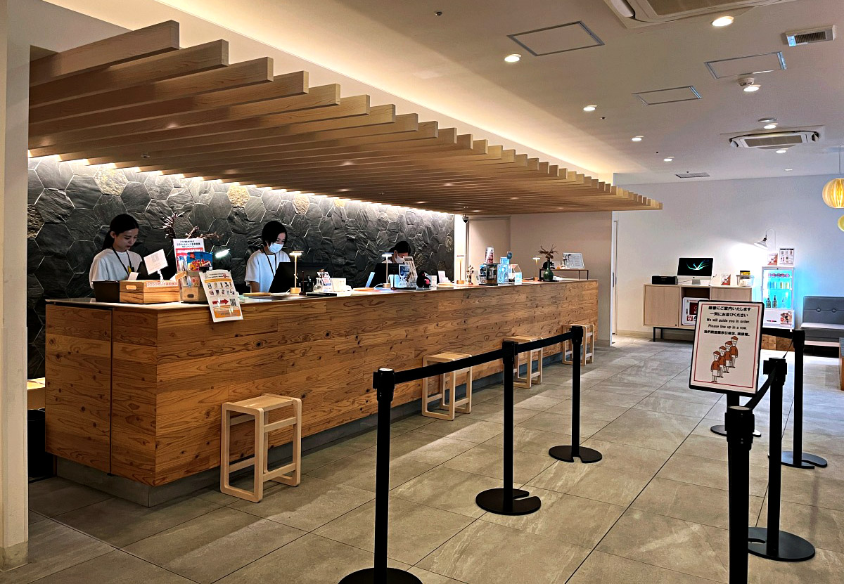 熊本住宿推薦 | REF 熊本船舶酒店 REF Kumamoto by Vessel Hotels，辛島町站步行 1 分鐘，免費溫泉、飲料吧，下樓就是商店街！